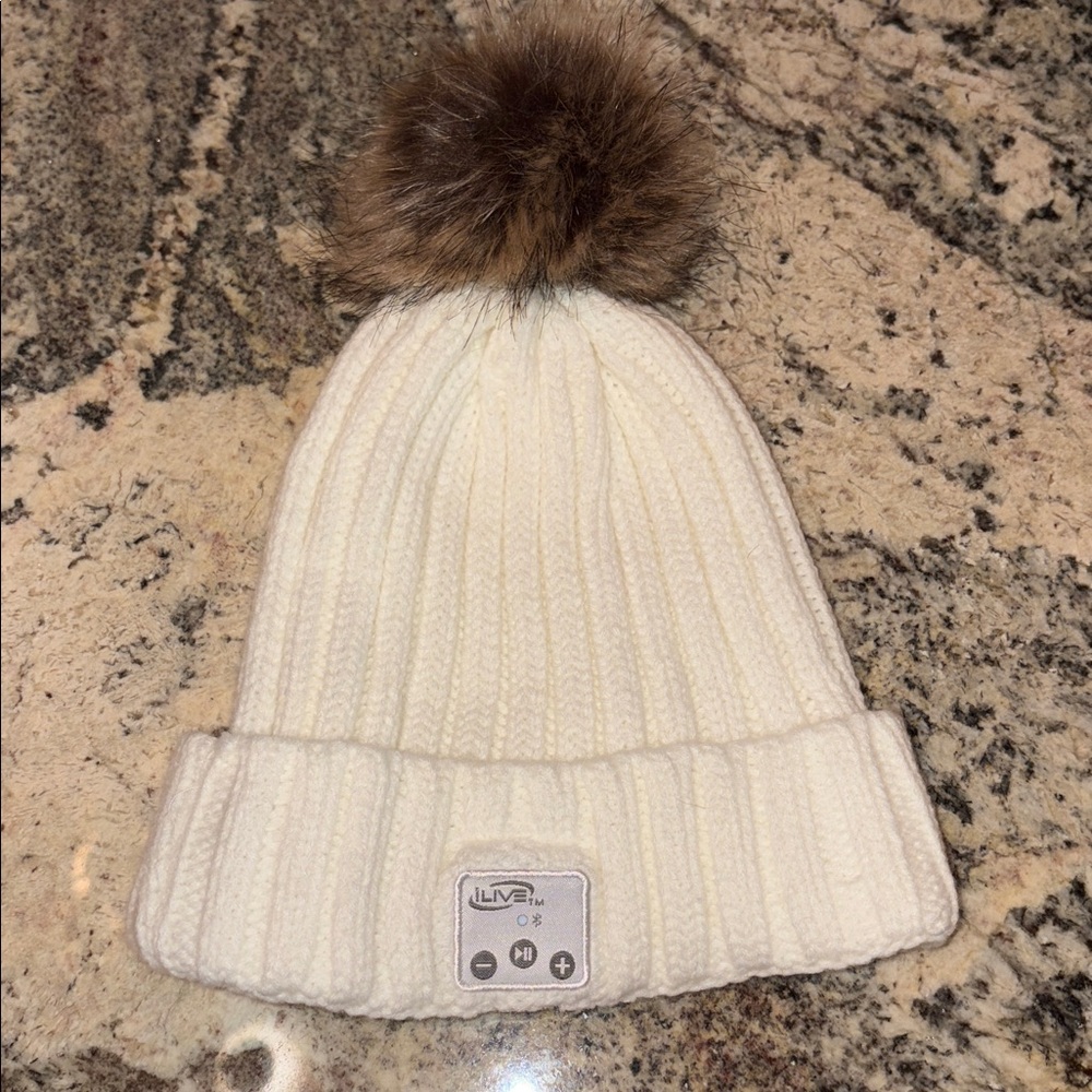 NWOT iLive Bluetooth Beanie White Knit‎ Hat  Built-in Headphones SnowBoarding